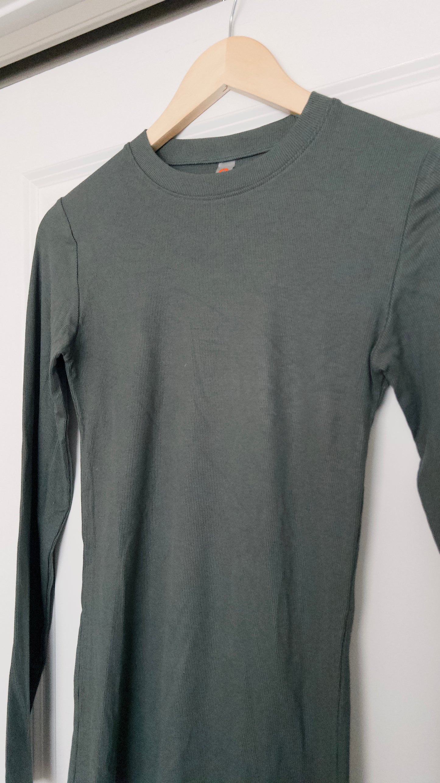 Mono B Ribbed Long Sleeve - Size Small