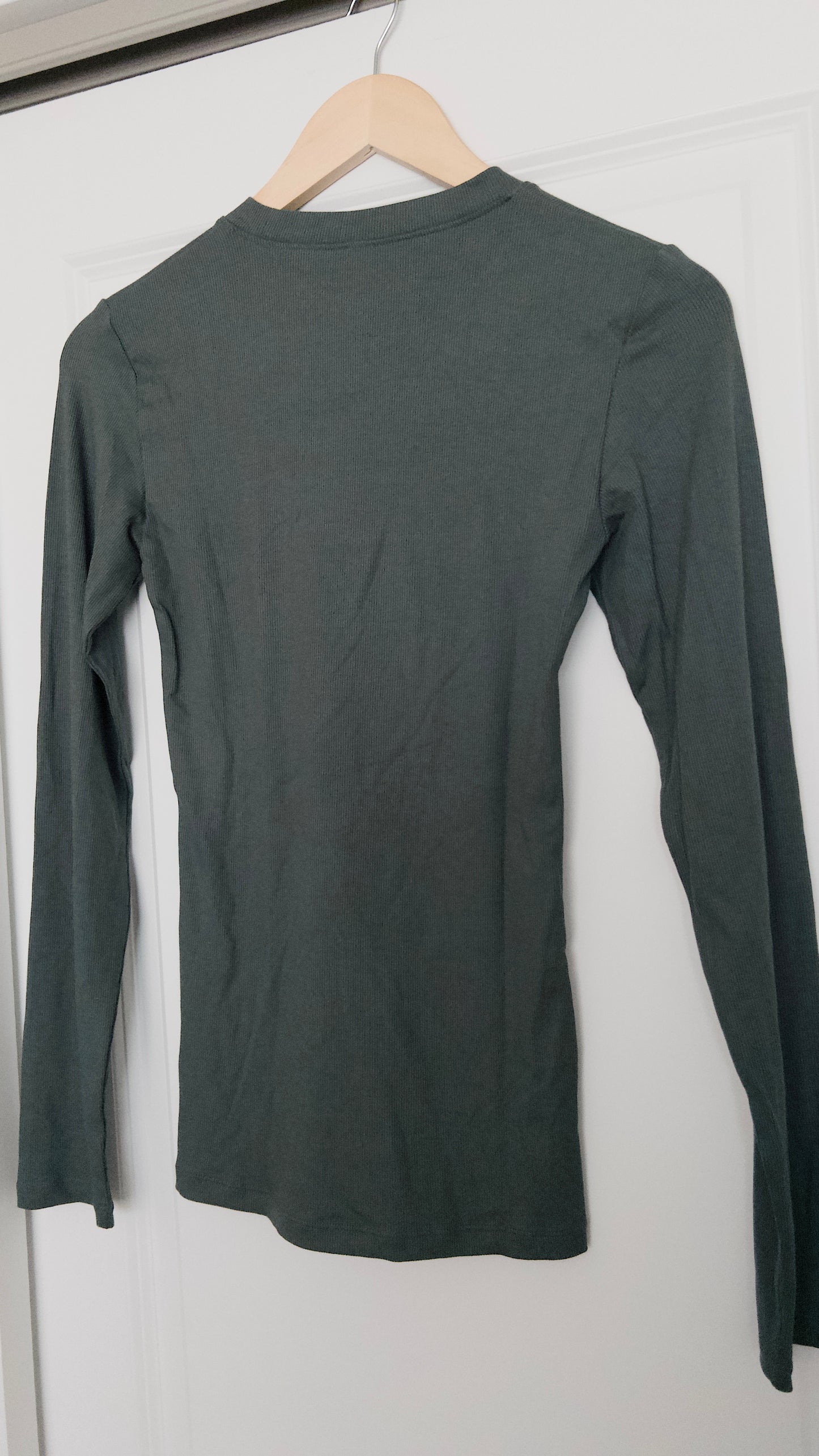 Mono B Ribbed Long Sleeve - Size Small